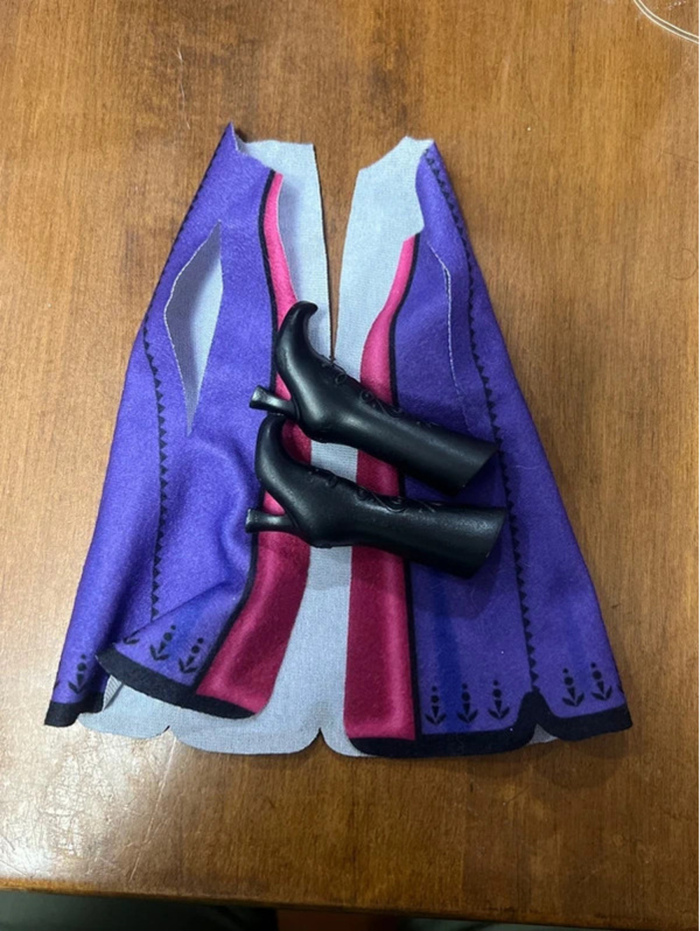 Anna doll cape and boots from FROZEN 2